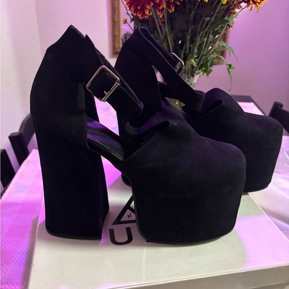 UNIF Dame Platforms